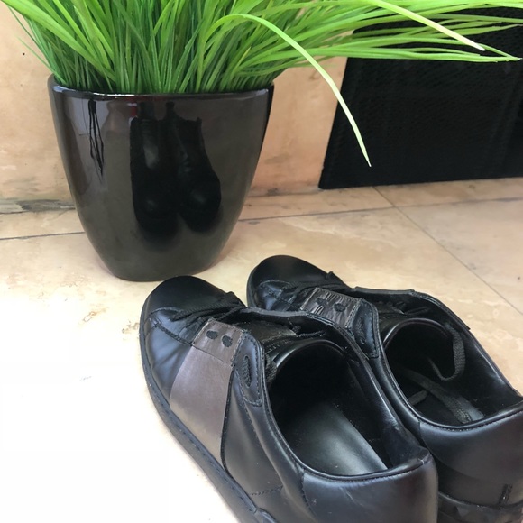 Valentino Garavani Sneakers - Picture 2 of 7